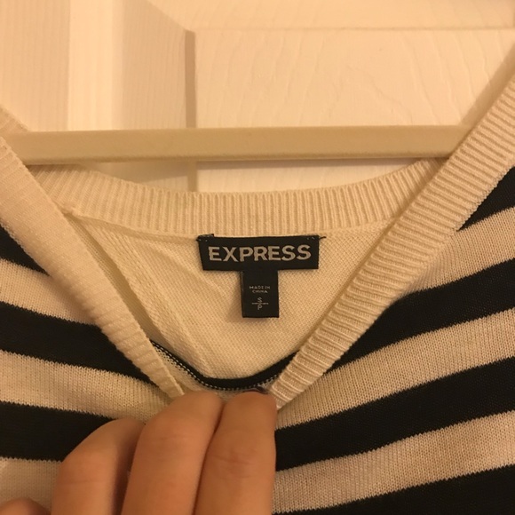 ❌❌SOLD❌❌Express Long sleeve shirt - Picture 2 of 4